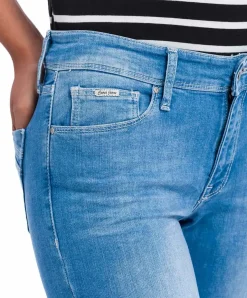 Cross - hellblaue Mom Jeans Anya in Light Blue