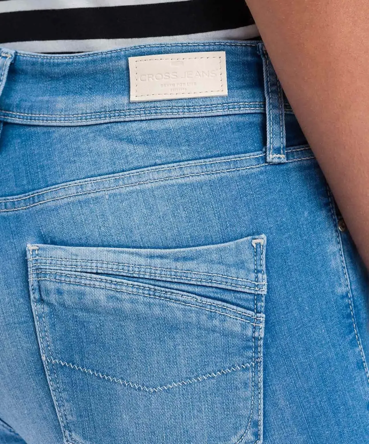 Cross - hellblaue Mom Jeans Anya in Light Blue