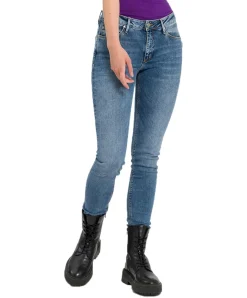 Cross Alan Skinny Jeans in mittelblau und hohem Bund