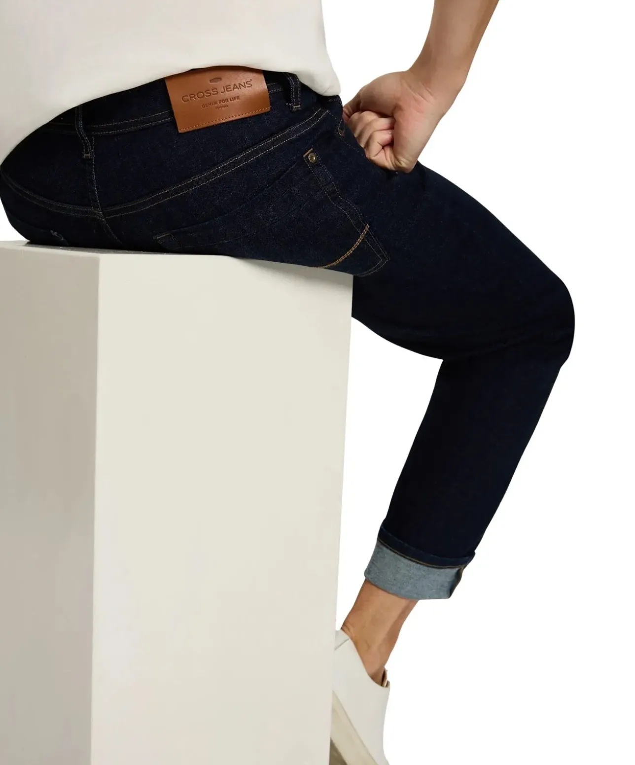 CROSS Antonio Jeans mit Relaxed Fit in Rinse-Waschung