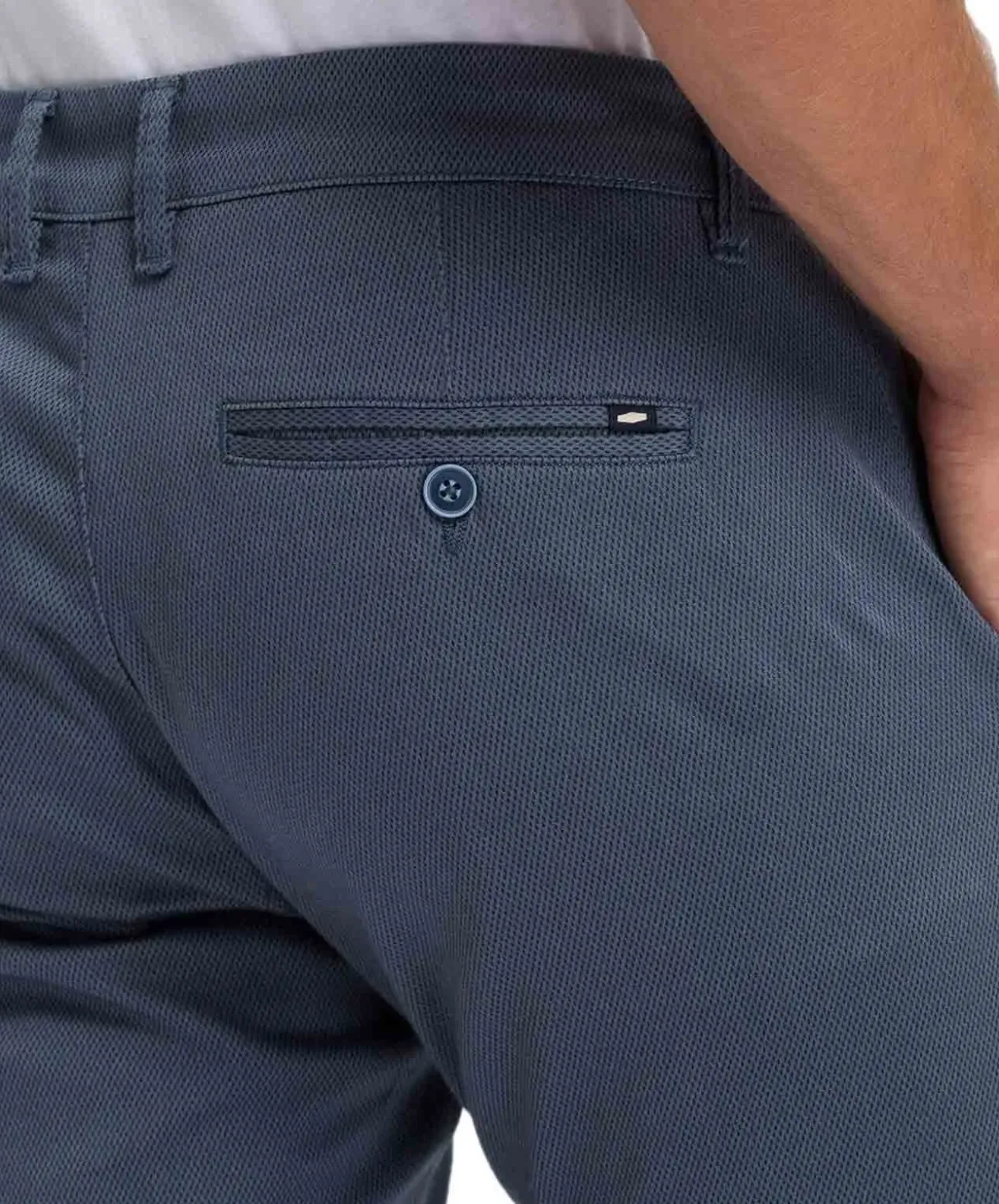 Cross Chino-Hose im Tapered Fit in blauer Struktur-Optik