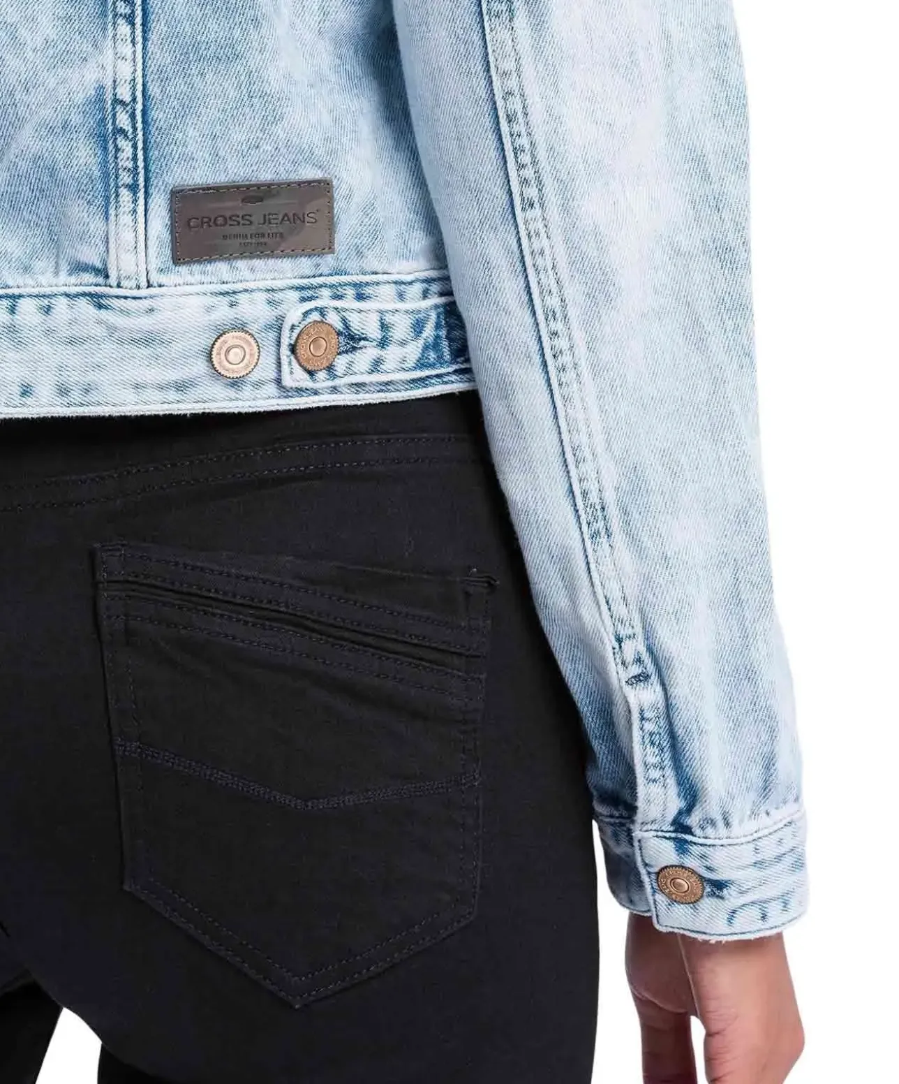 Cross Damen Jeansjacke in hellblauer Used-Denim Optik