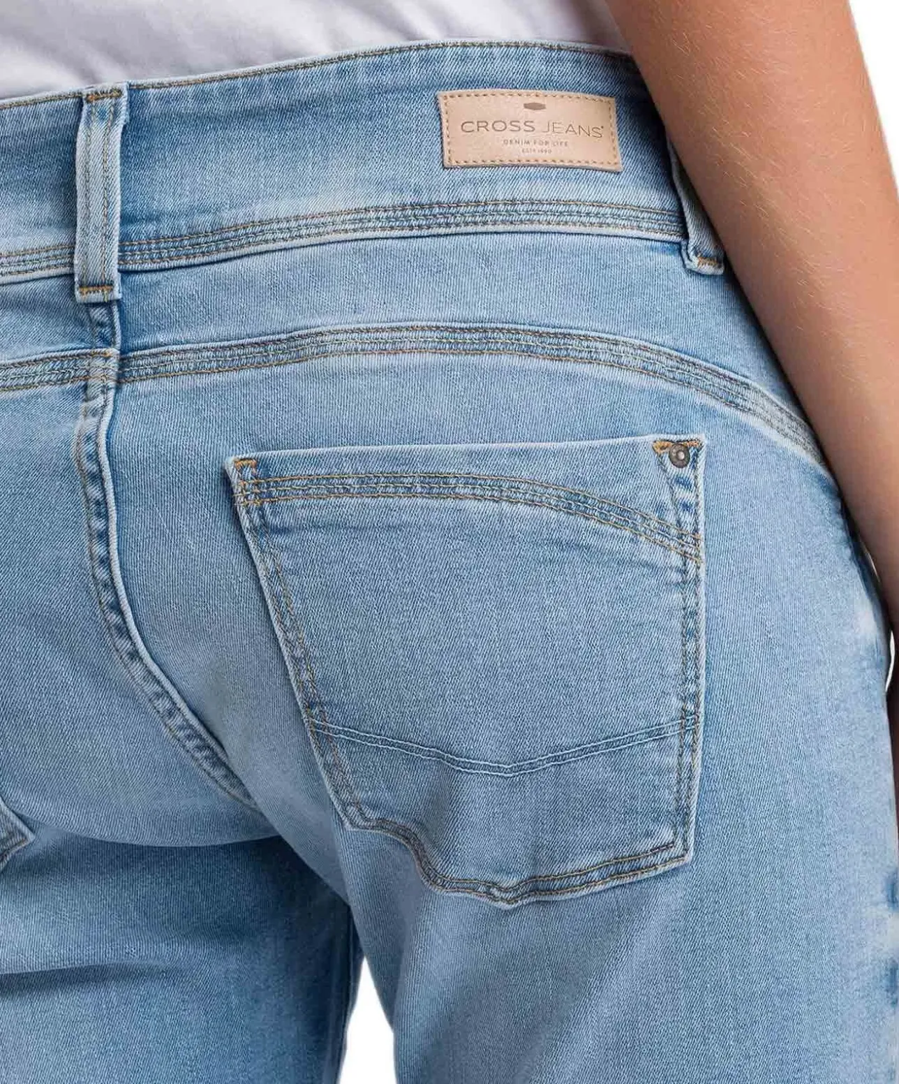 Cross Damen-Jeans Loie mit Doppelknopf in Hellblau