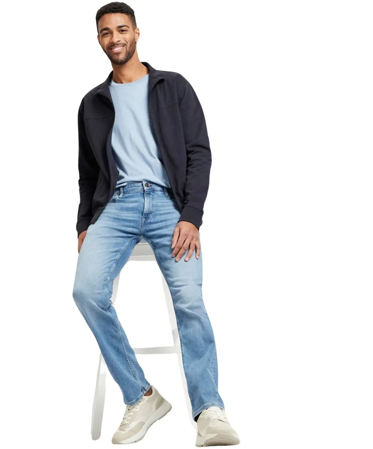 Cross Damien mit Slim Fit Jeans in hellblauer Waschung