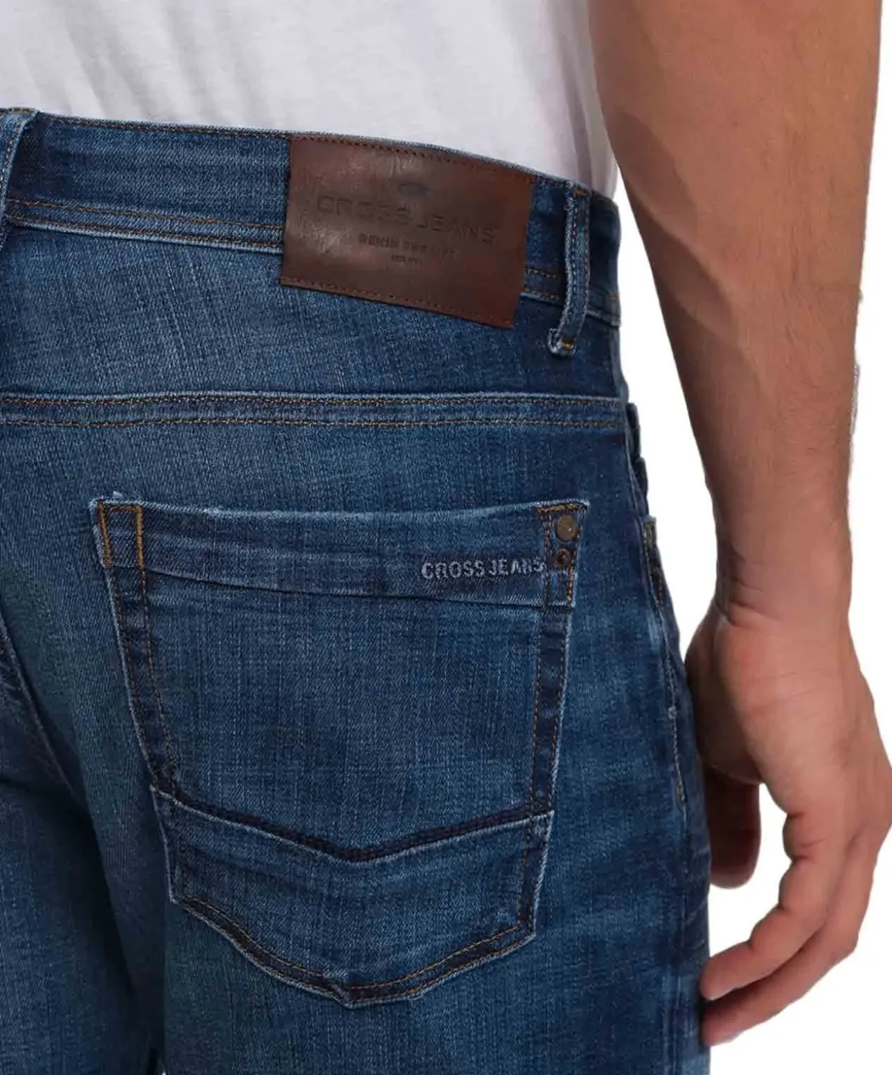 Cross Herren Jeans Antonio im Relaxed Fit