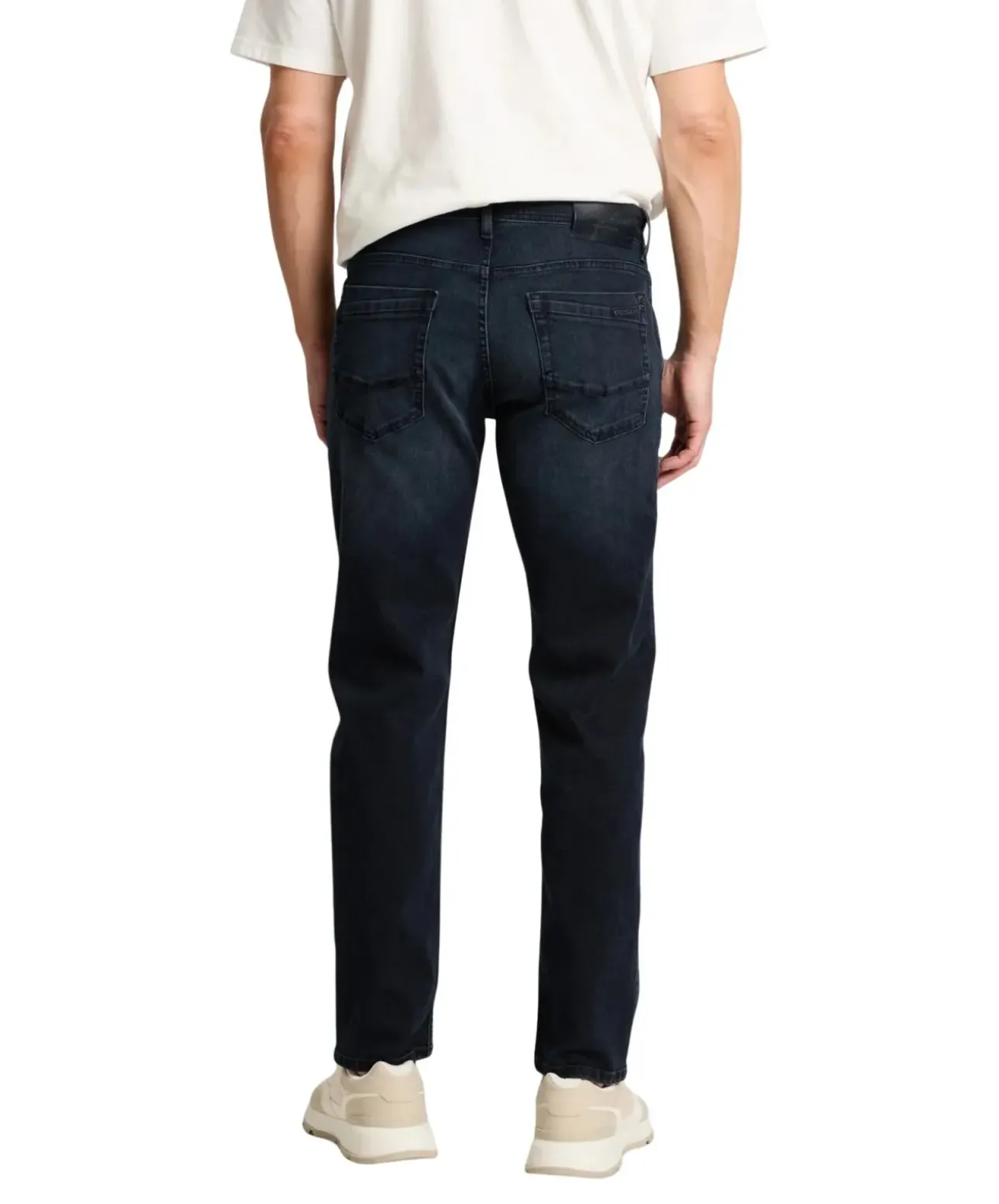 Cross Jeans Antonio in Blauschwarz mit Relaxed Fit