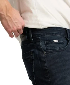 Cross Jeans Antonio in Blauschwarz mit Relaxed Fit