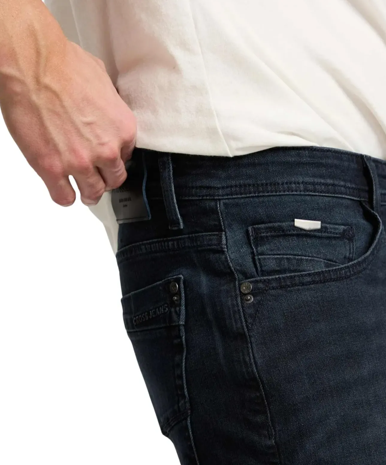 Cross Jeans Antonio in Blauschwarz mit Relaxed Fit