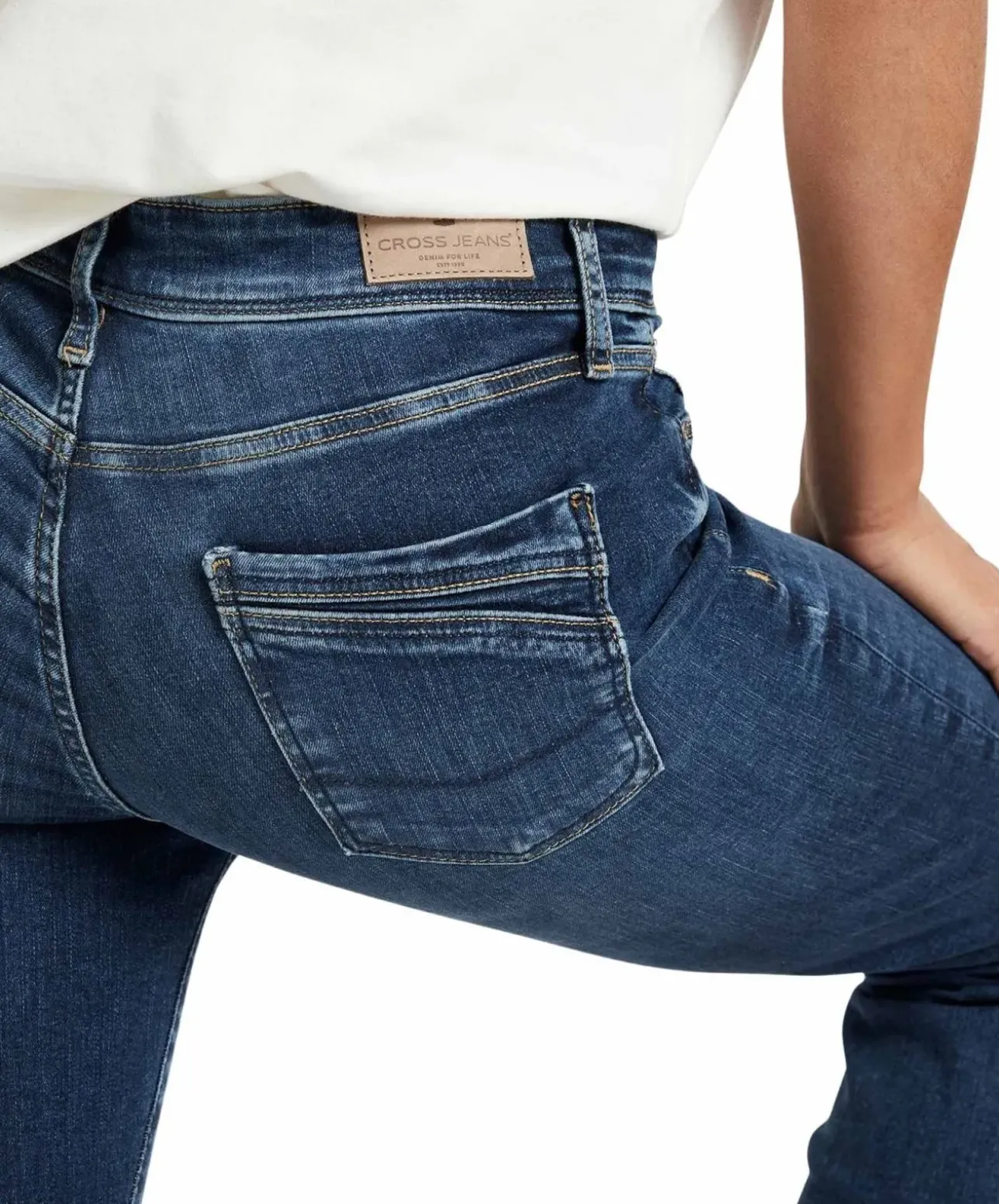 Cross Jeans Anya in Dunkelblau mit Slim Fit