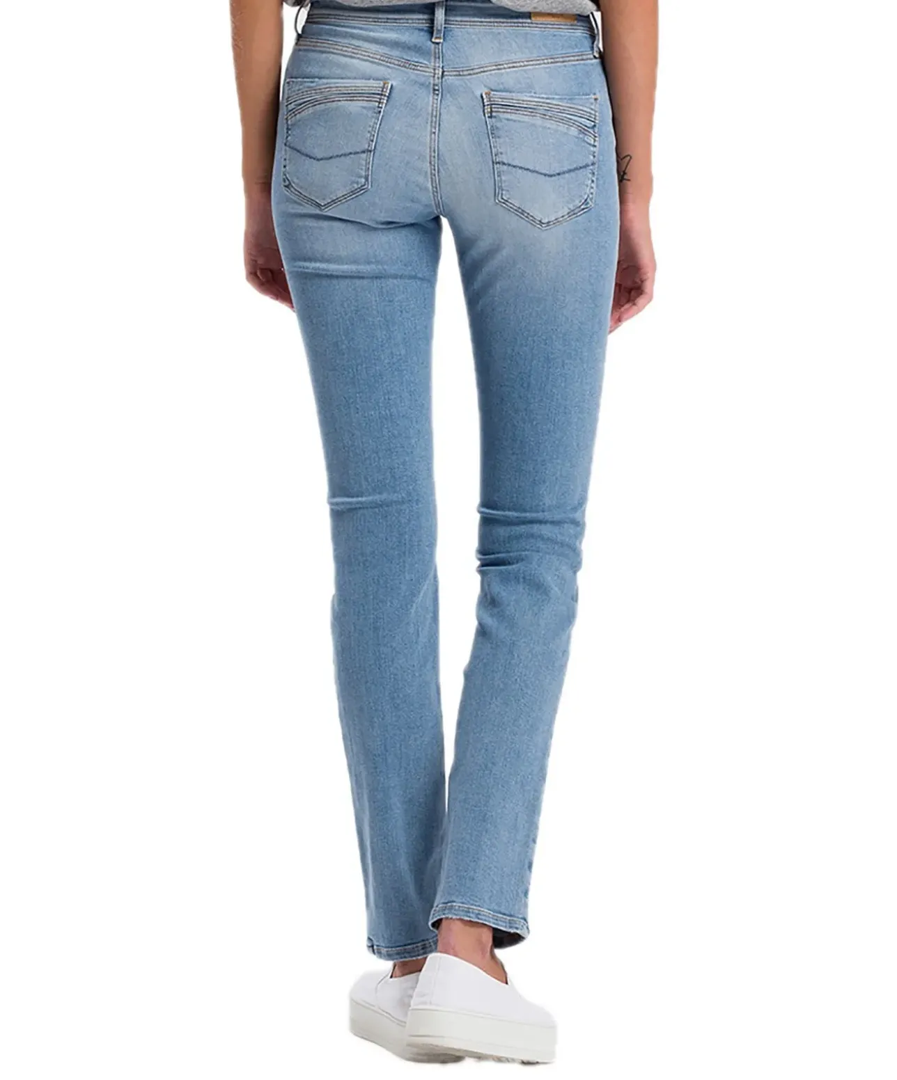 Cross Jeans Anya mit High Waist in hellblauem Used