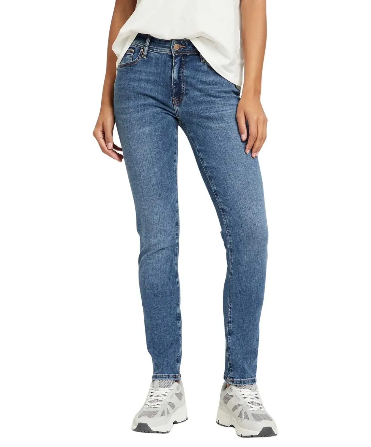 Cross Jeans Anya mit Slim Fit in Hellblau