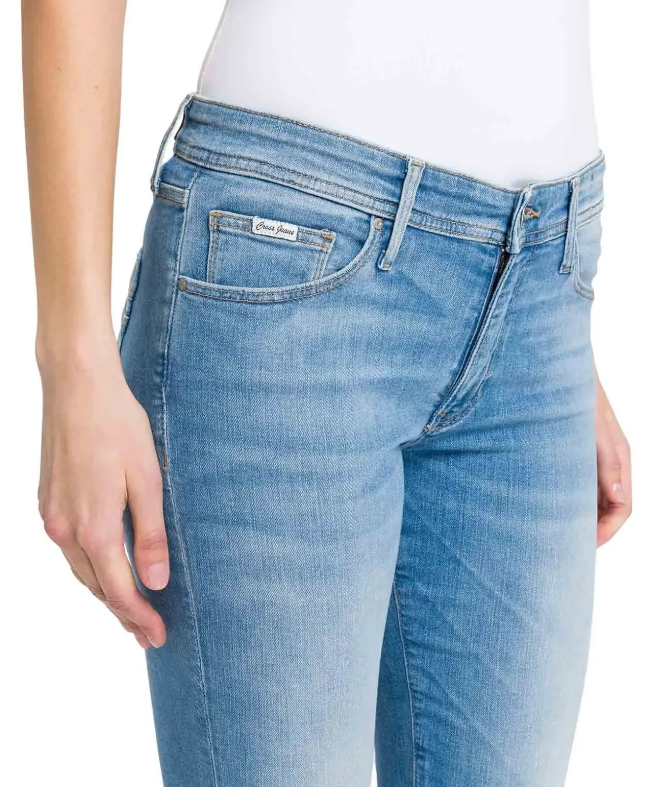 Cross Jeans Anya mit Slim-Fit in hellblauer Waschung