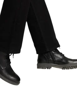 Cross Jeans Colin in Schwarz mit ausgestellten Bein