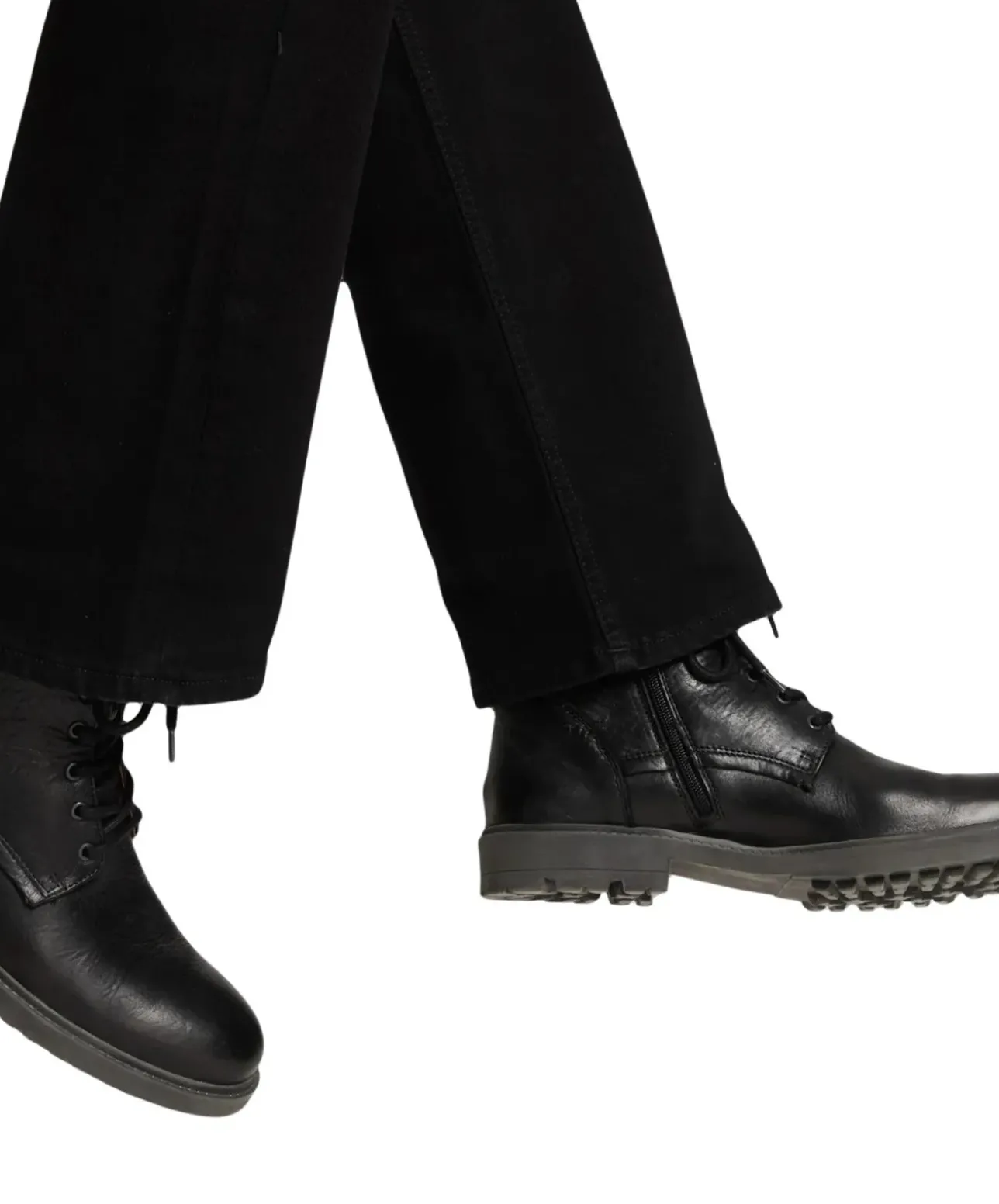 Cross Jeans Colin in Schwarz mit ausgestellten Bein