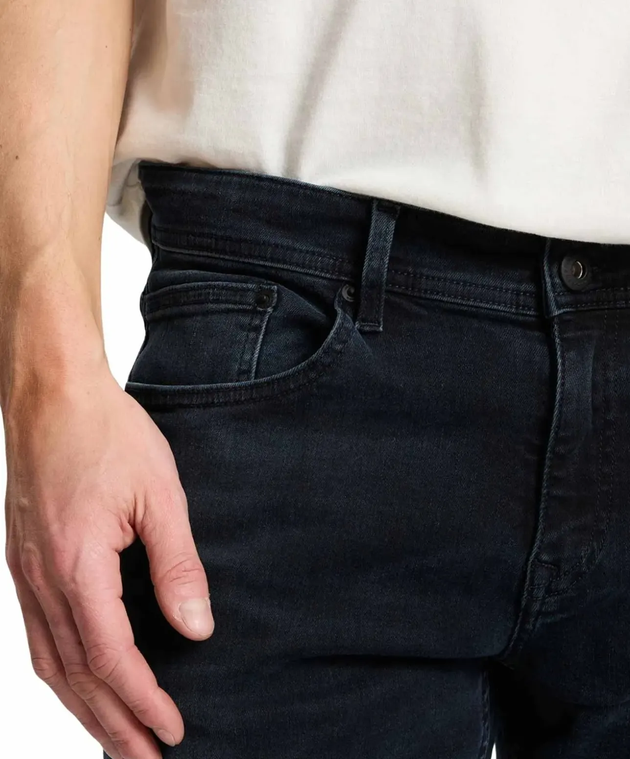 Cross Jeans Dylan in Blauschwarz mit Regular Fit