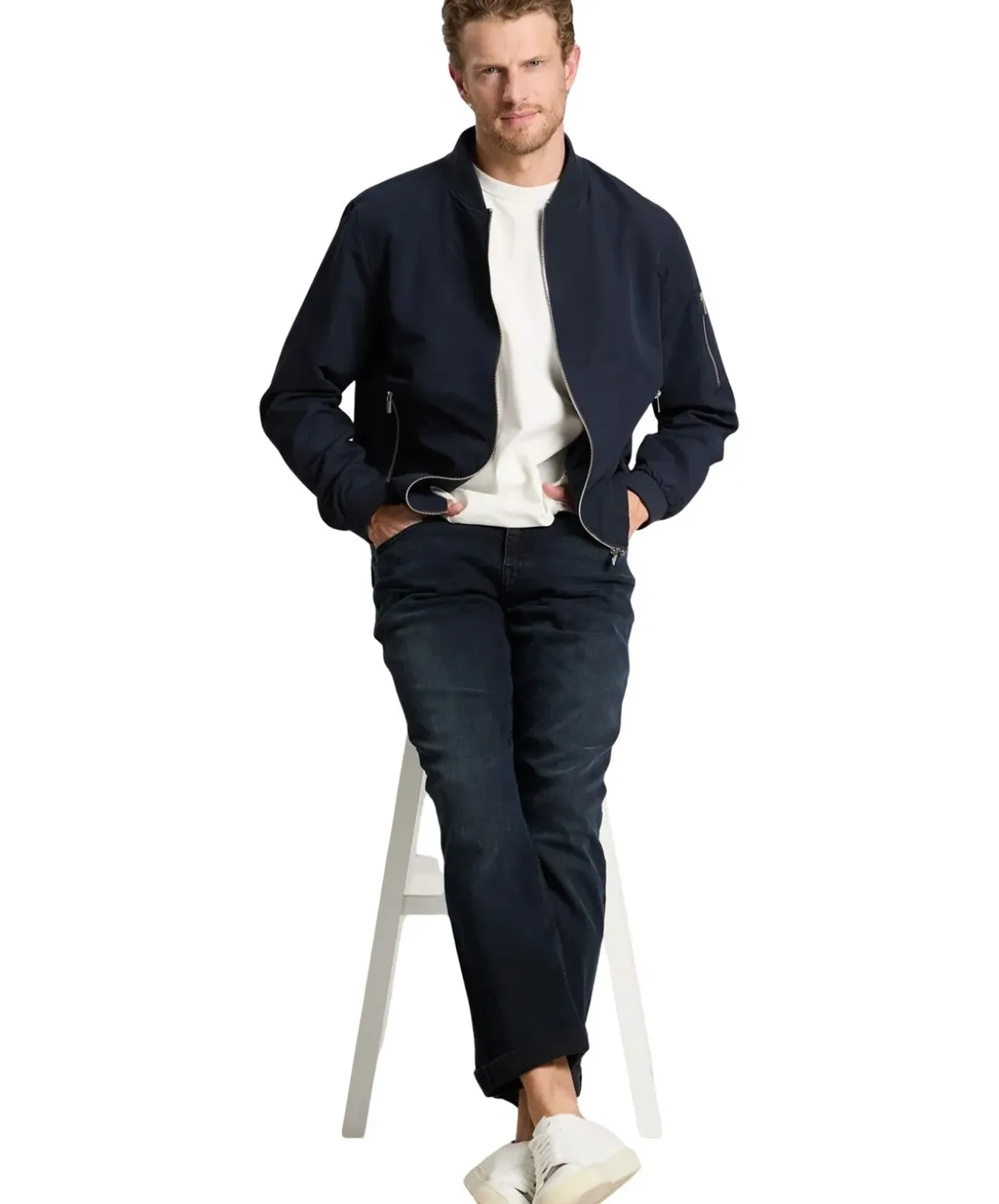 Cross Jeans Dylan in Blauschwarz mit Regular Fit