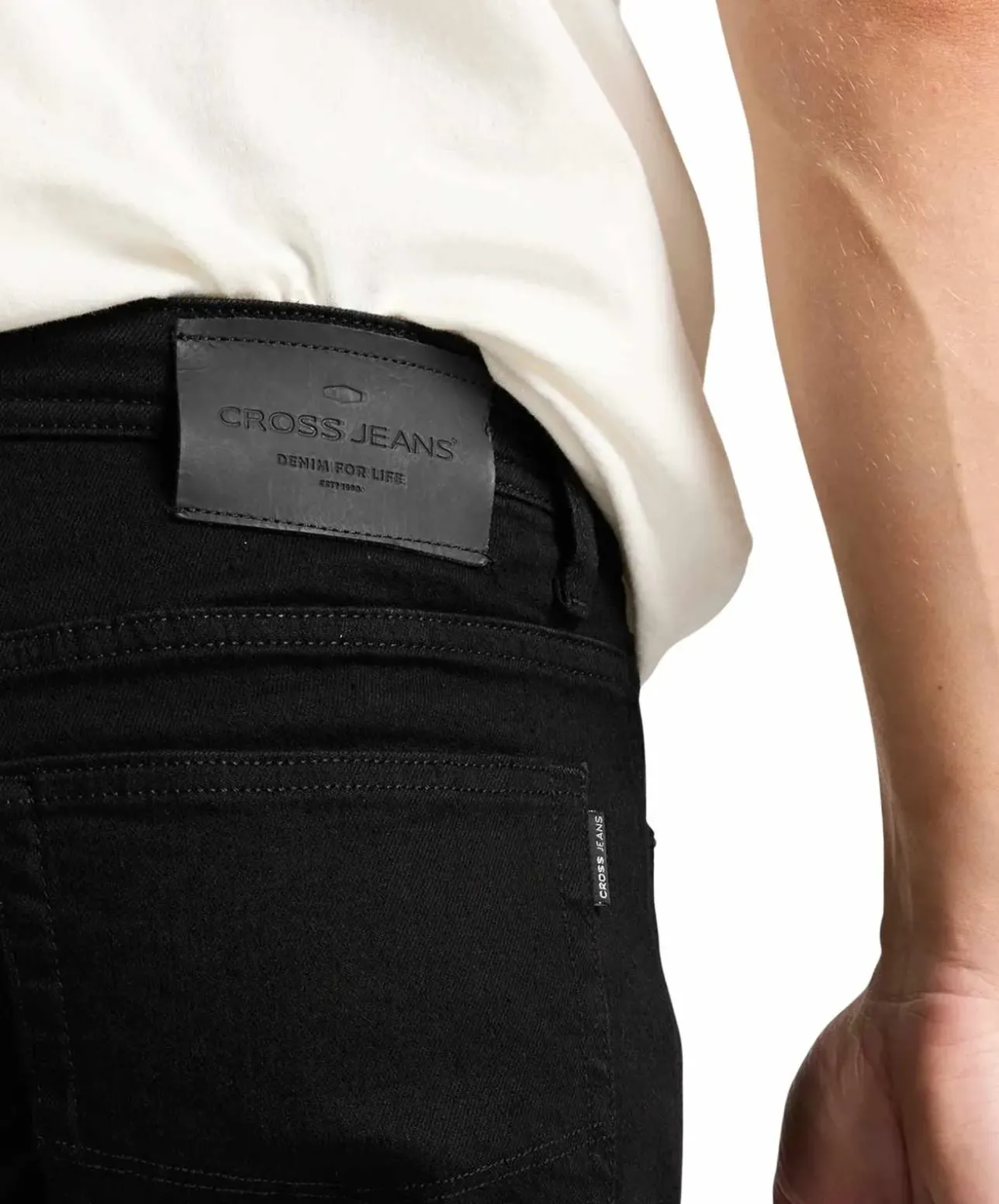 Cross Jeans Dylan in Schwarz mit Regular Fit