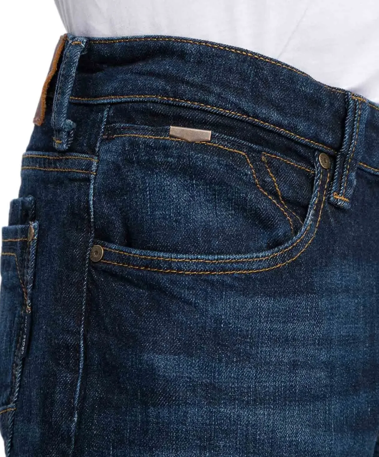 Cross Jeans Dylan mit Regular Fit in dunkler Waschung