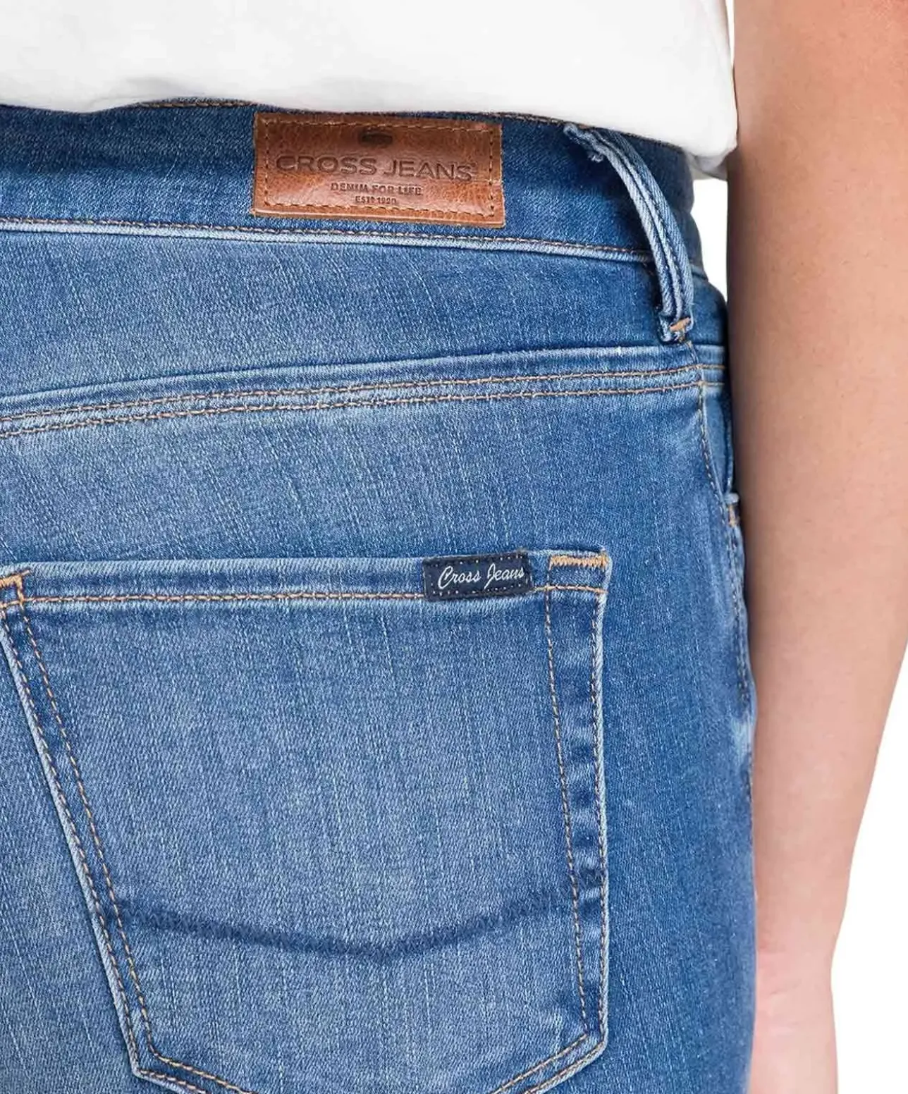 Cross Jeans Giselle mit verkürzter Beinlänge in Mittelblau