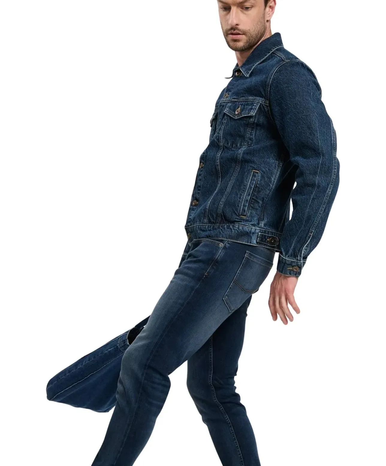 CROSS Jeans Jimi aus Jog-Denim in Dunkelblau
