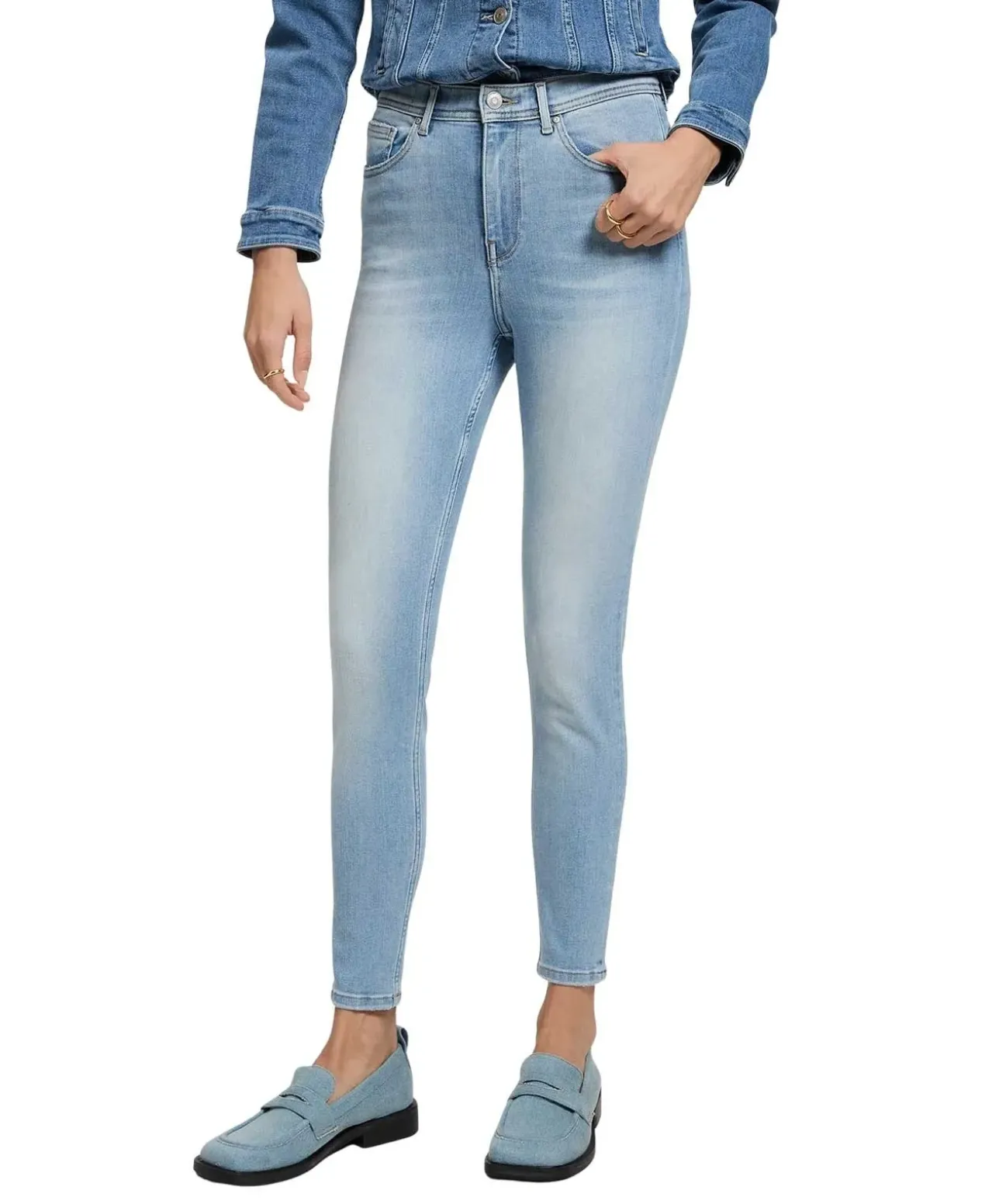 Cross Jeans Judy mit verkürzter Beinlänge in Hellblau