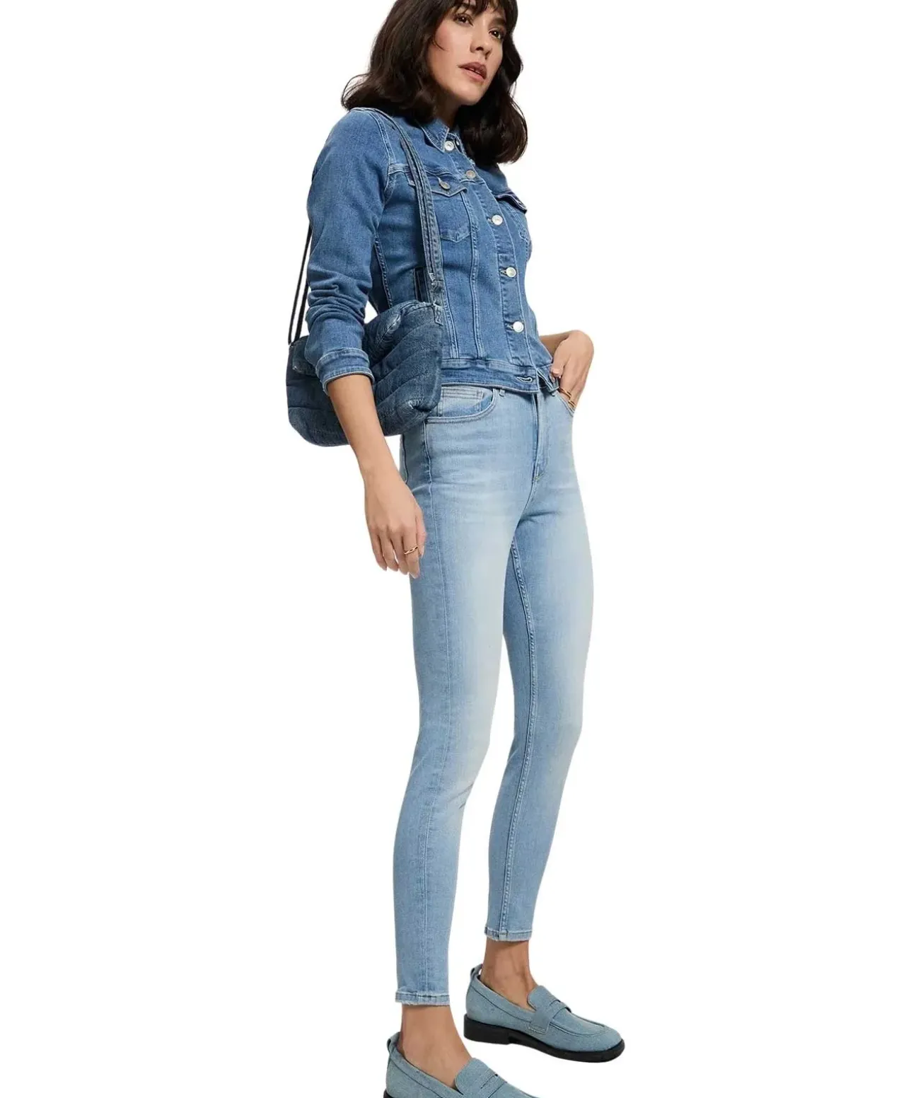 Cross Jeans Judy mit verkürzter Beinlänge in Hellblau