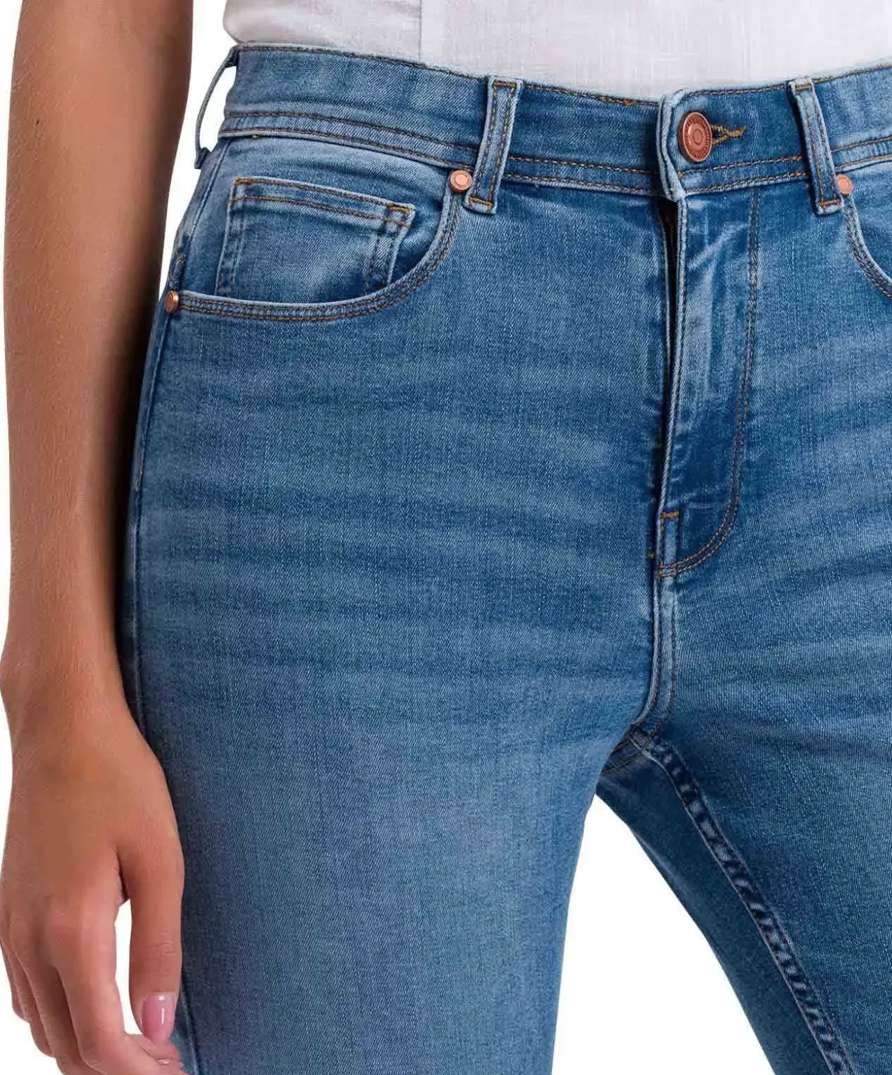 Cross Jeans mit hohem Bund Judy in Mittelblau mit Ankle Länge