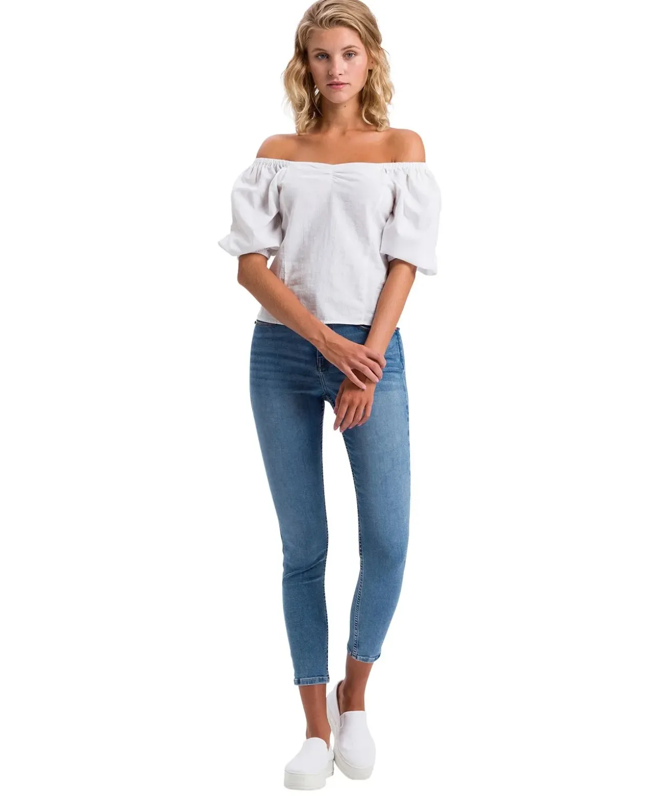 Cross Jeans mit hohem Bund Judy in Mittelblau mit Ankle Länge