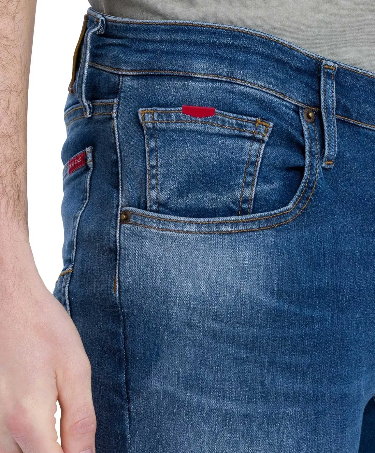 Cross Jeans Slim Fit Damien aus mittelblauem X-Treme Flex Denim