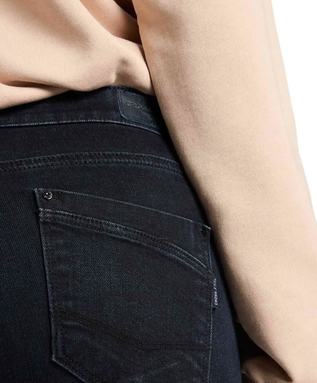 Cross Lauren Jeans in Blue Black mit ausgestelltem Bein