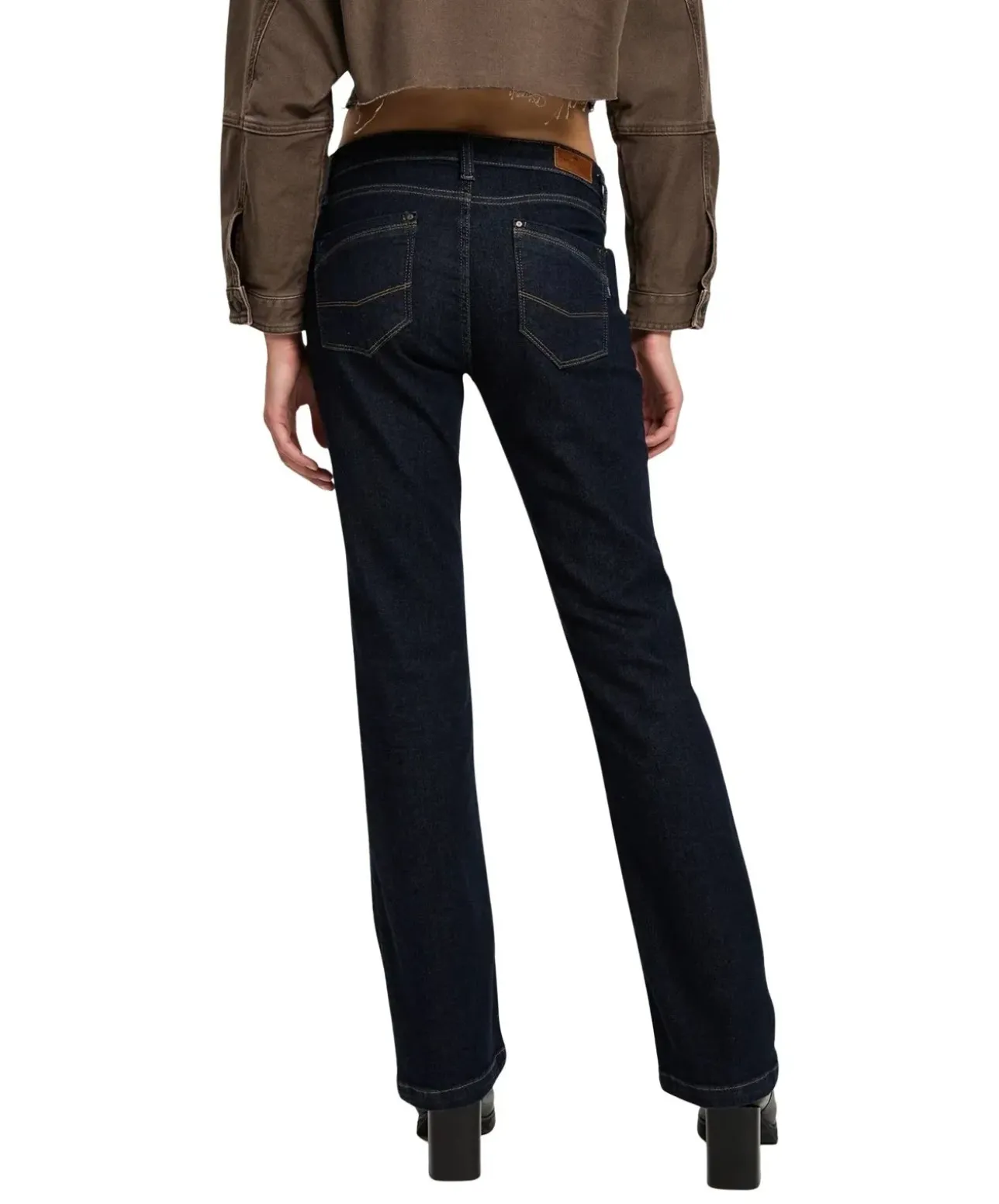Cross Lauren Jeans in Rinse mit ausgestelltem Bein