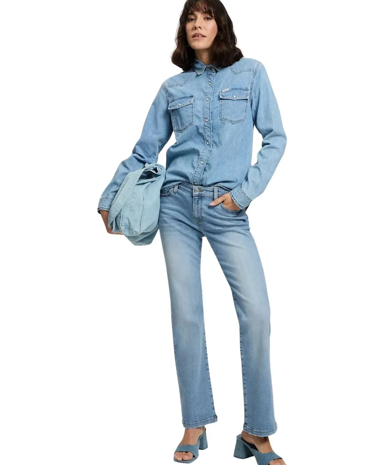 Cross Lauren Jeans mit ausgestelltem Bein in Hellblau