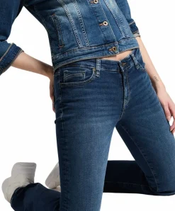 Cross Lauren Jeans mit ausgestelltem Bein in Dunkelblau
