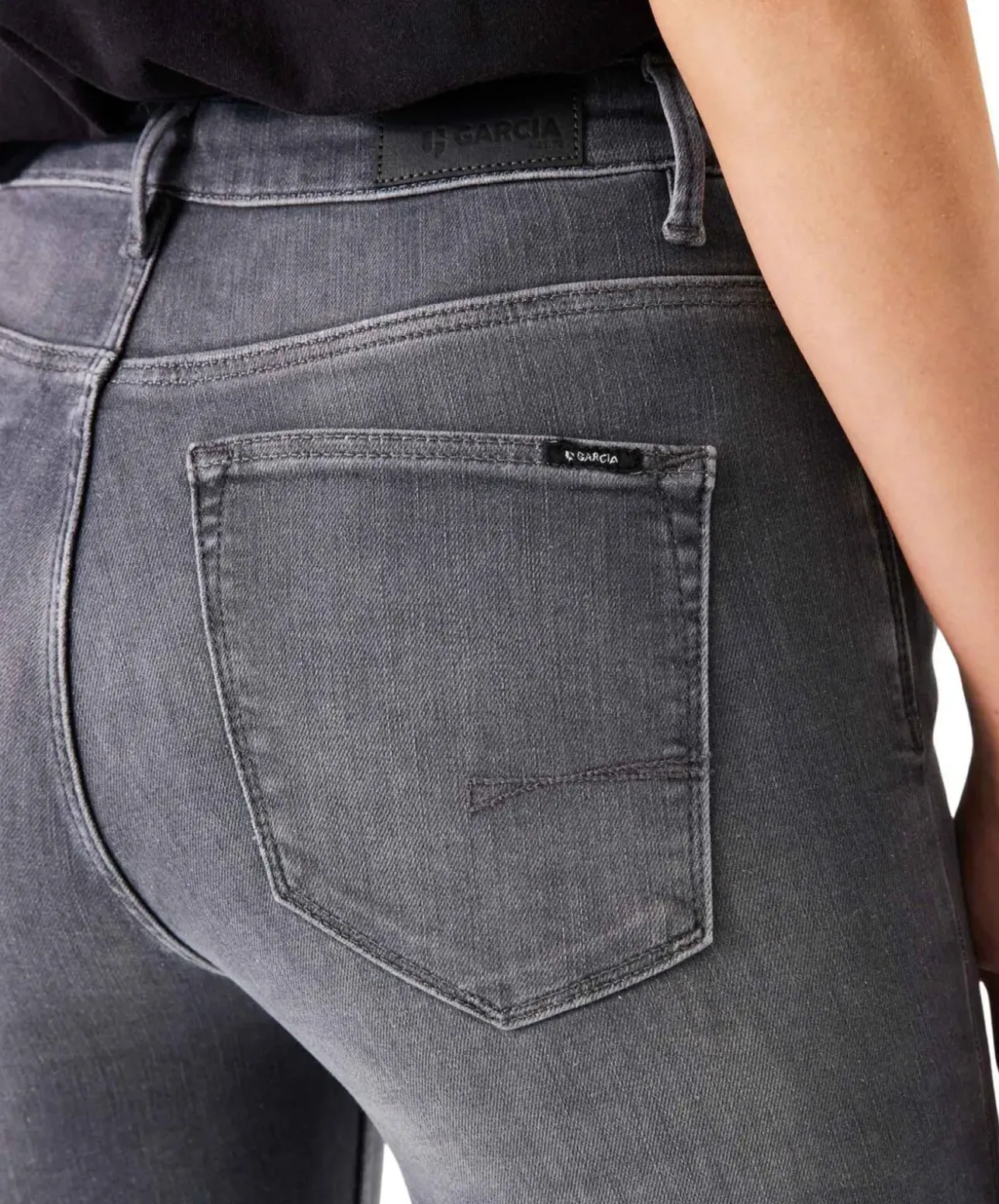 Garcia Jeans Celia in Grau mit hoher Taille