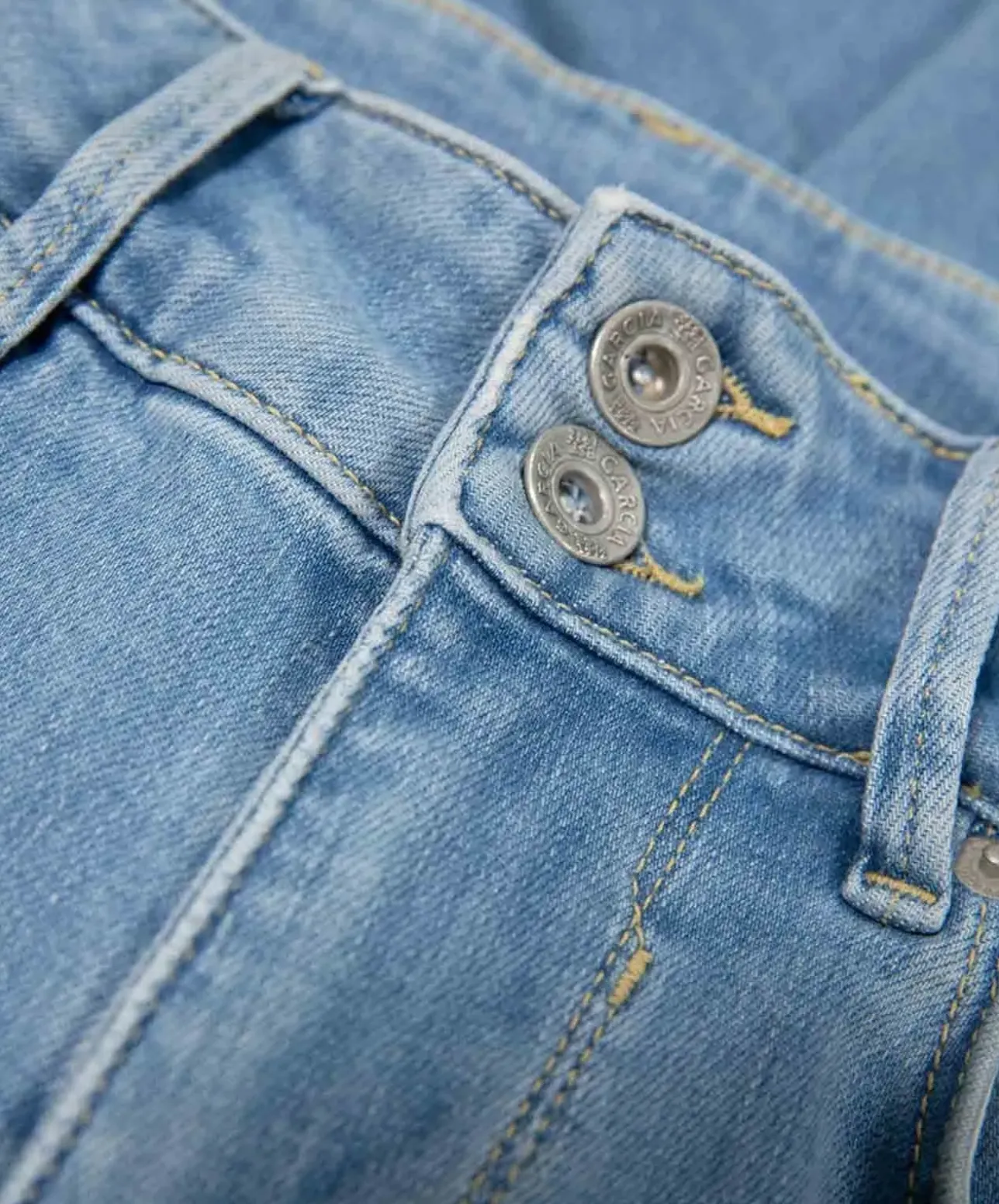 Garcia Jeans Curved Caro 285 in hellblau mit Slim Fit