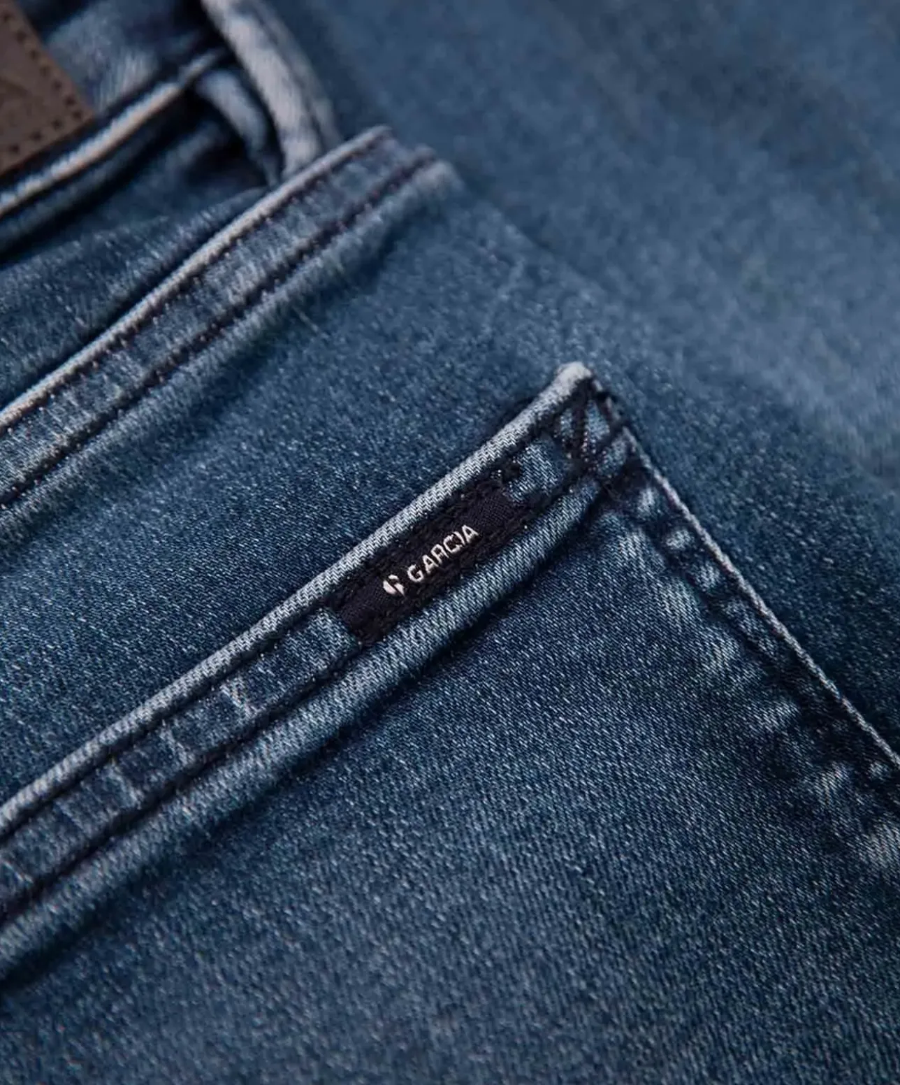 Garcia Jeans Flared Celia 245 in Mittelblau mit hoher Taille