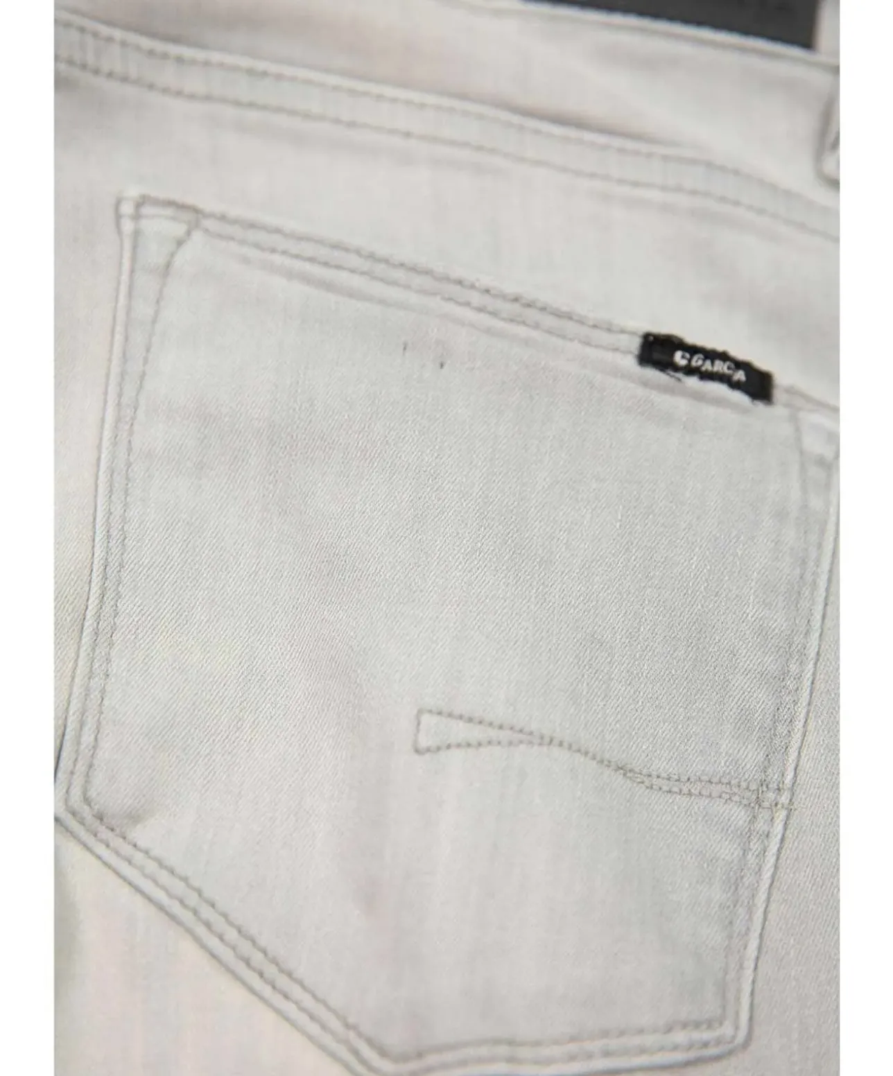 Garcia Jeans Slim Fit Celia 244 aus grauem Stretch-Denim