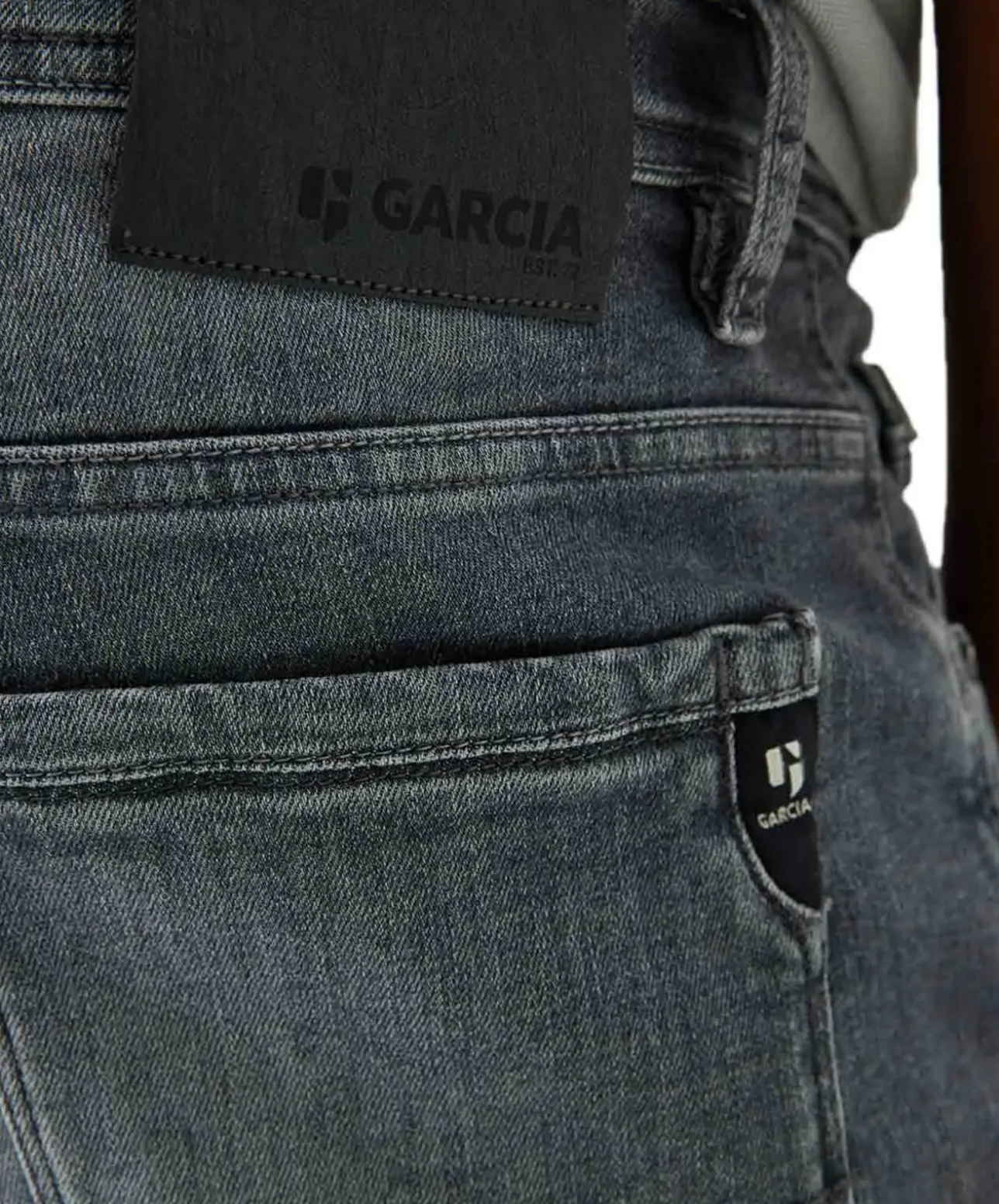 Garcia Savio Jeans Slim Fit in grauer Used Optik