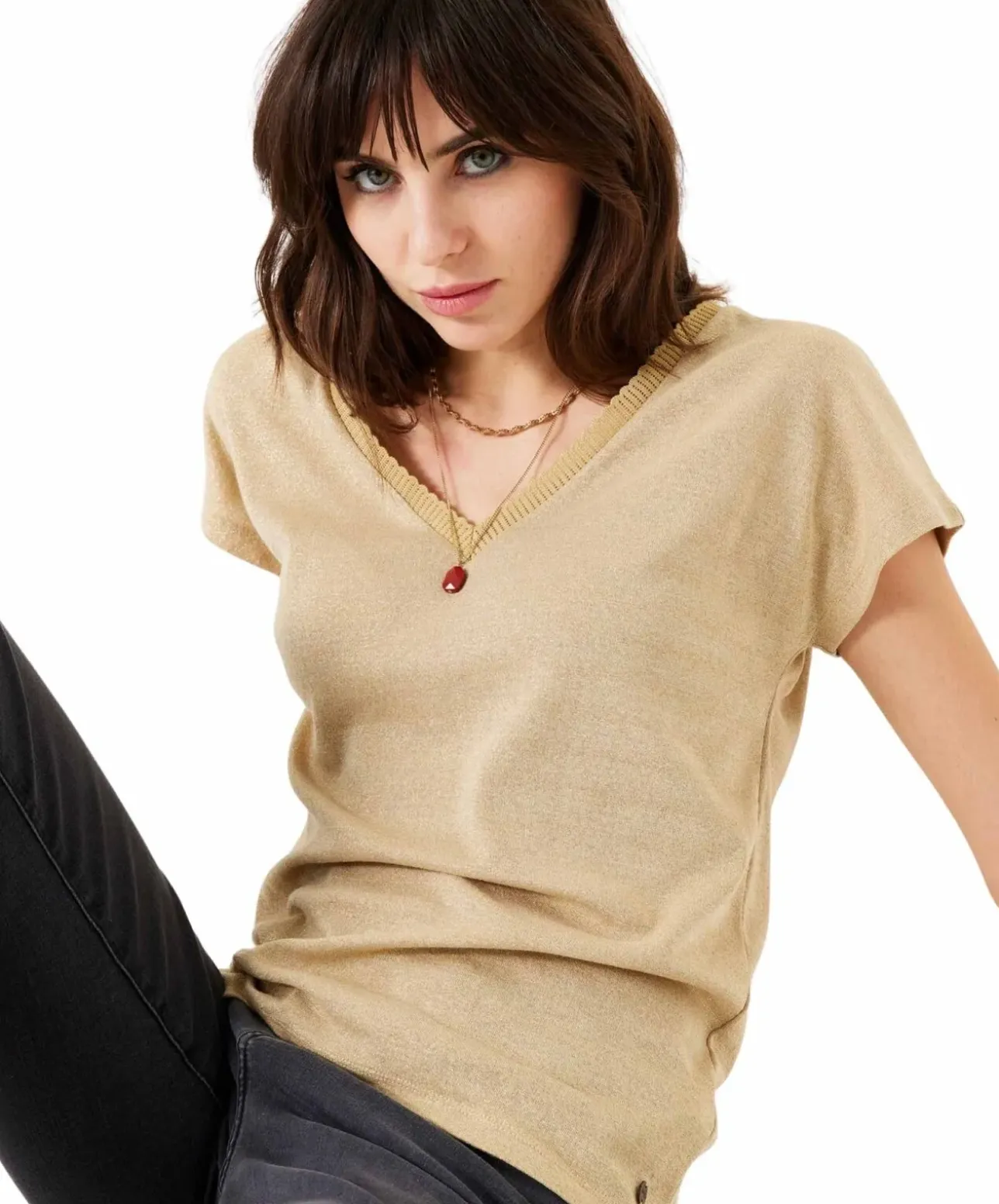 Garcia T-Shirt in beige mit Glitzer-Optik und V-Ausschnitt