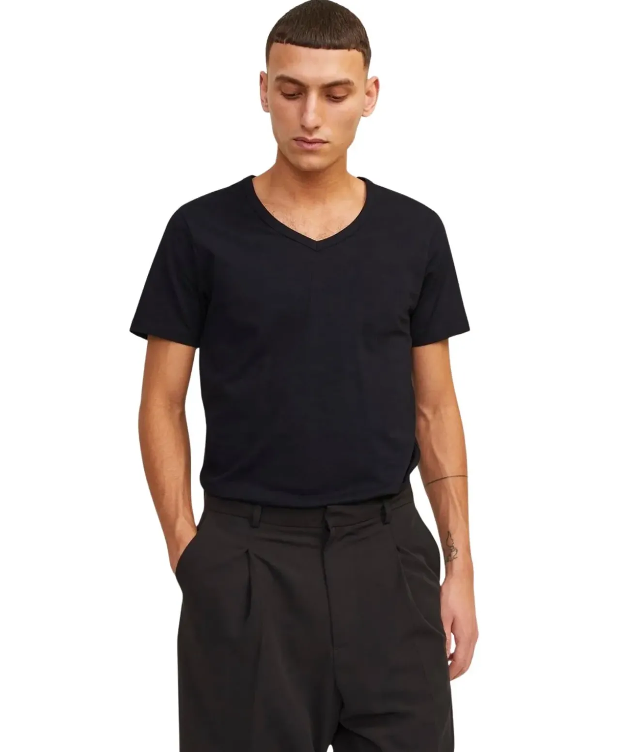 Jack & Jones Basic T-Shirt mit V-Neck in Schwarz