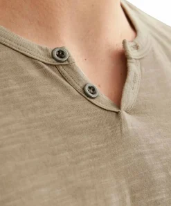 Jack & Jones T-Shirt mit Splitneck in Crockery