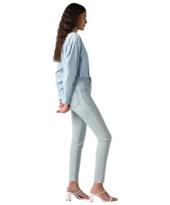 Levis 721 High Rise Skinny aus leichtem Bleached Denim