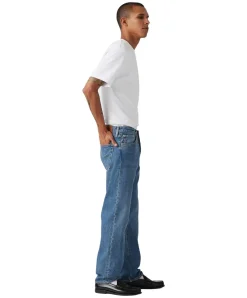 Levi’s 501 Jeans in mittlerem Blauton und geradem Bein