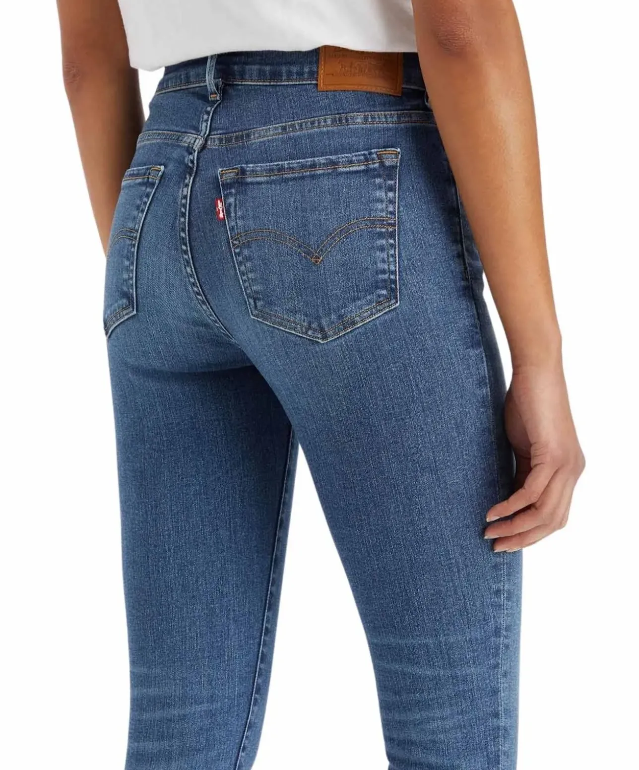 Levi's 711 Jeans Skinny in mittelblauer Waschung