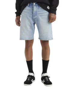 Levis 501 Shorts aus Stretch-Denim in Hellblau