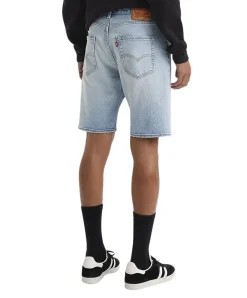 Levis 501 Shorts aus Stretch-Denim in Hellblau