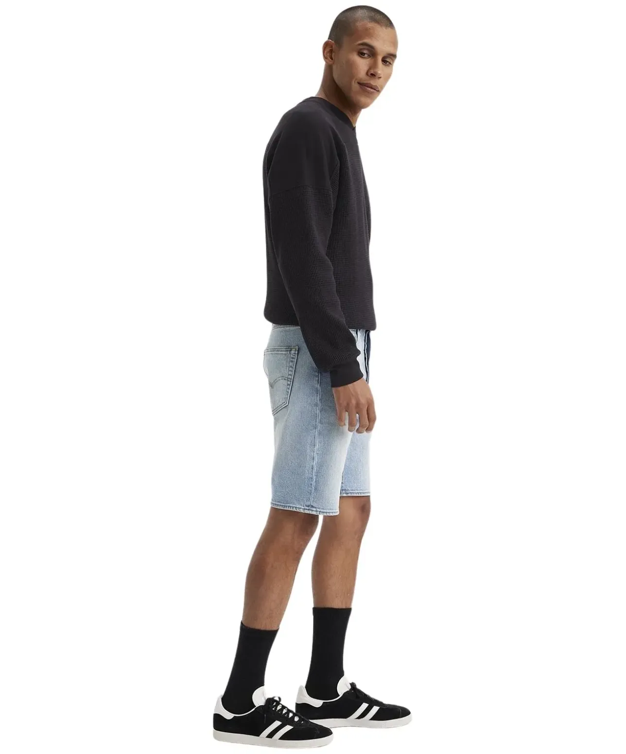 Levis 501 Shorts aus Stretch-Denim in Hellblau