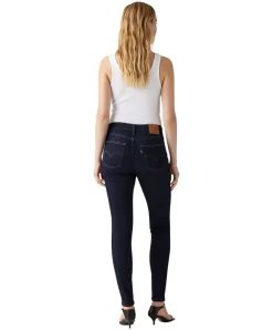 Levis 721 Skinny High Rise Jeans in Rinswash