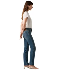 Levis 724 Straight Jeans mit High Rise in Mittelblau