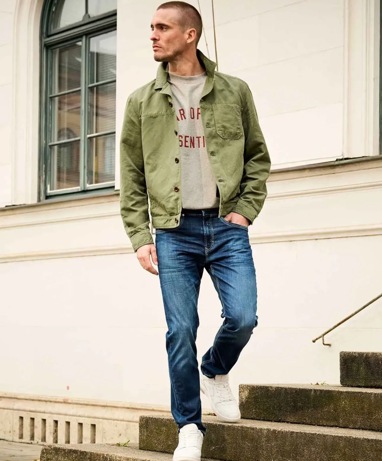 Mac Arne Pipe Jeans Modern Fit in Dunkelblauer Optik